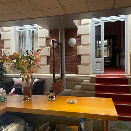 Hotel Le Beau Site Gien Buitenkant foto