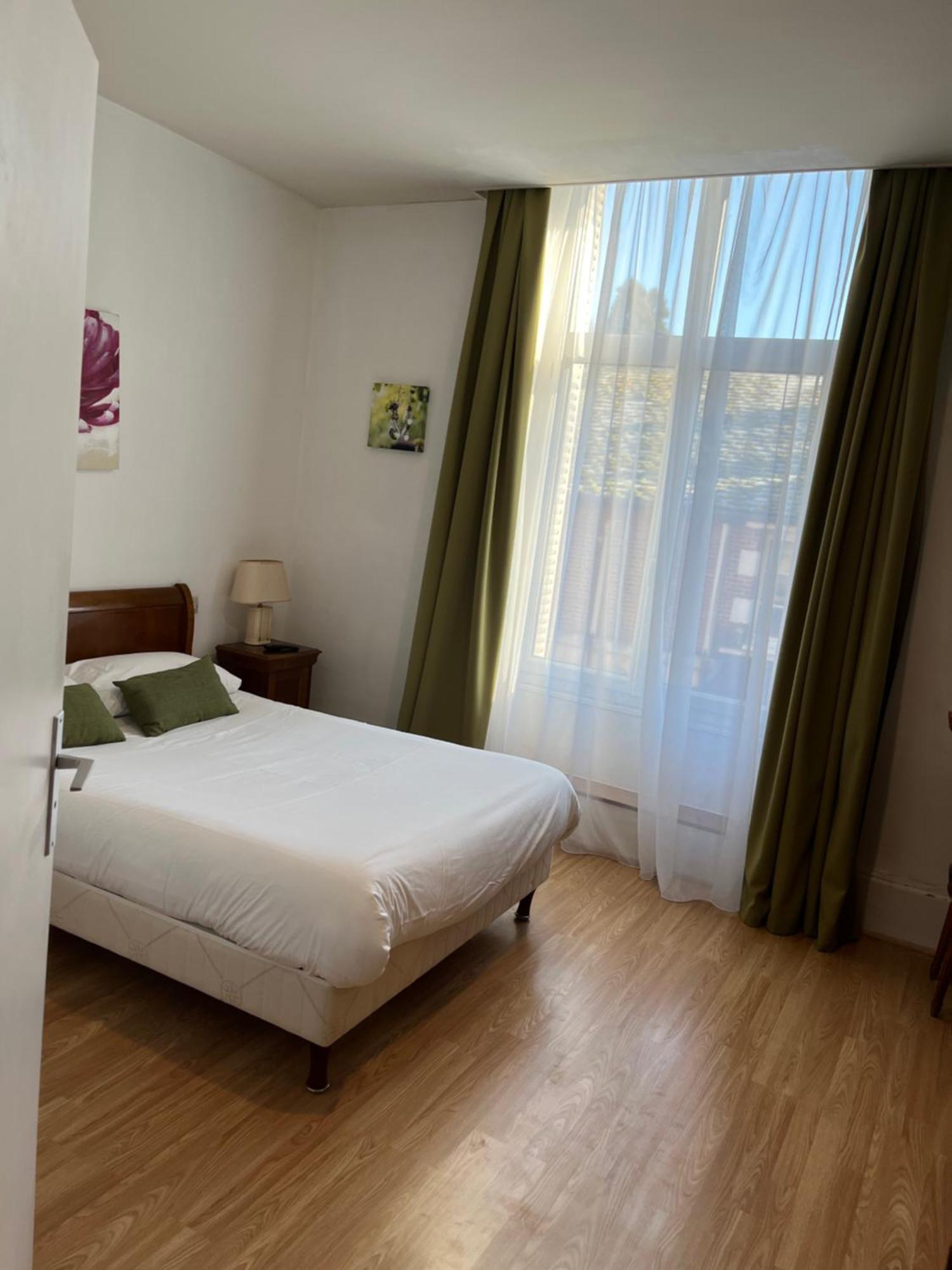 Hotel Le Beau Site Gien Buitenkant foto