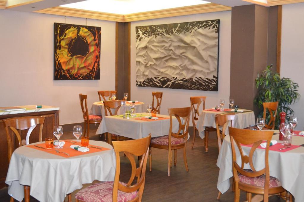 Hotel Le Beau Site Gien Buitenkant foto