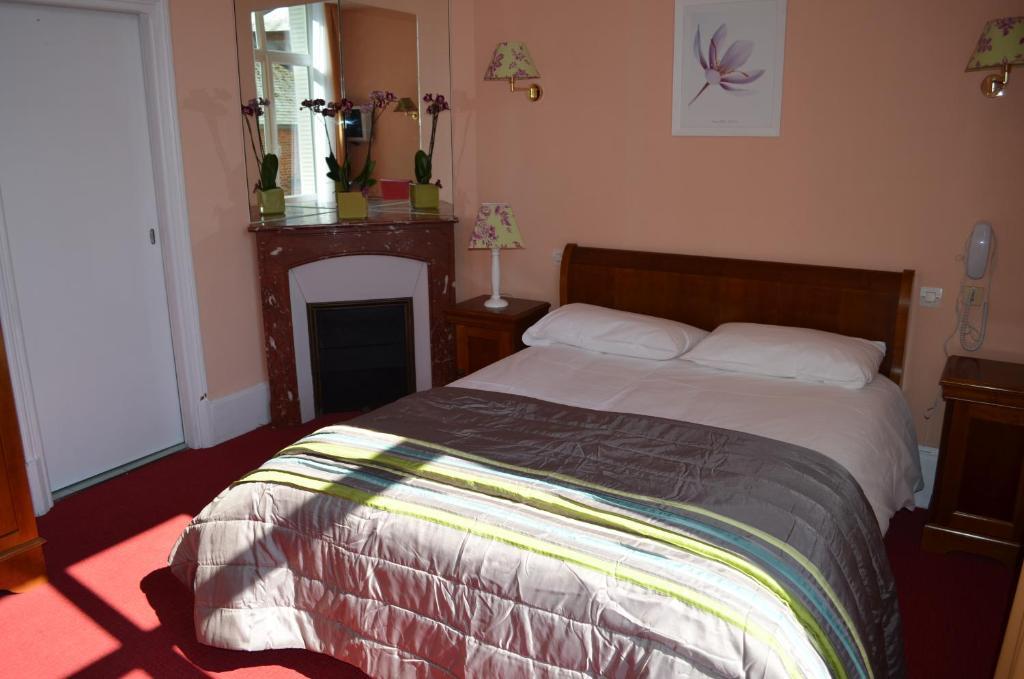 Hotel Le Beau Site Gien Buitenkant foto